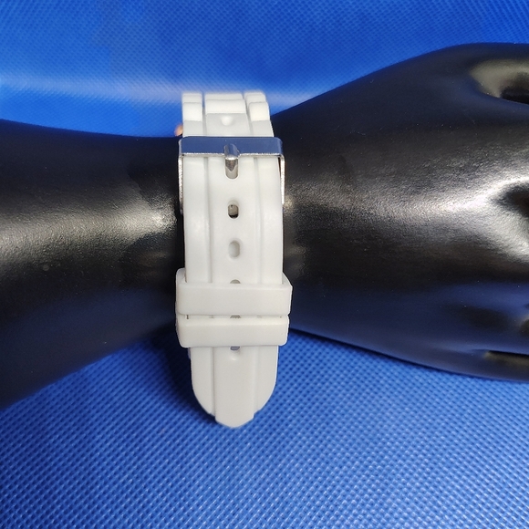 Geneva Watch - Picture 3 of 3